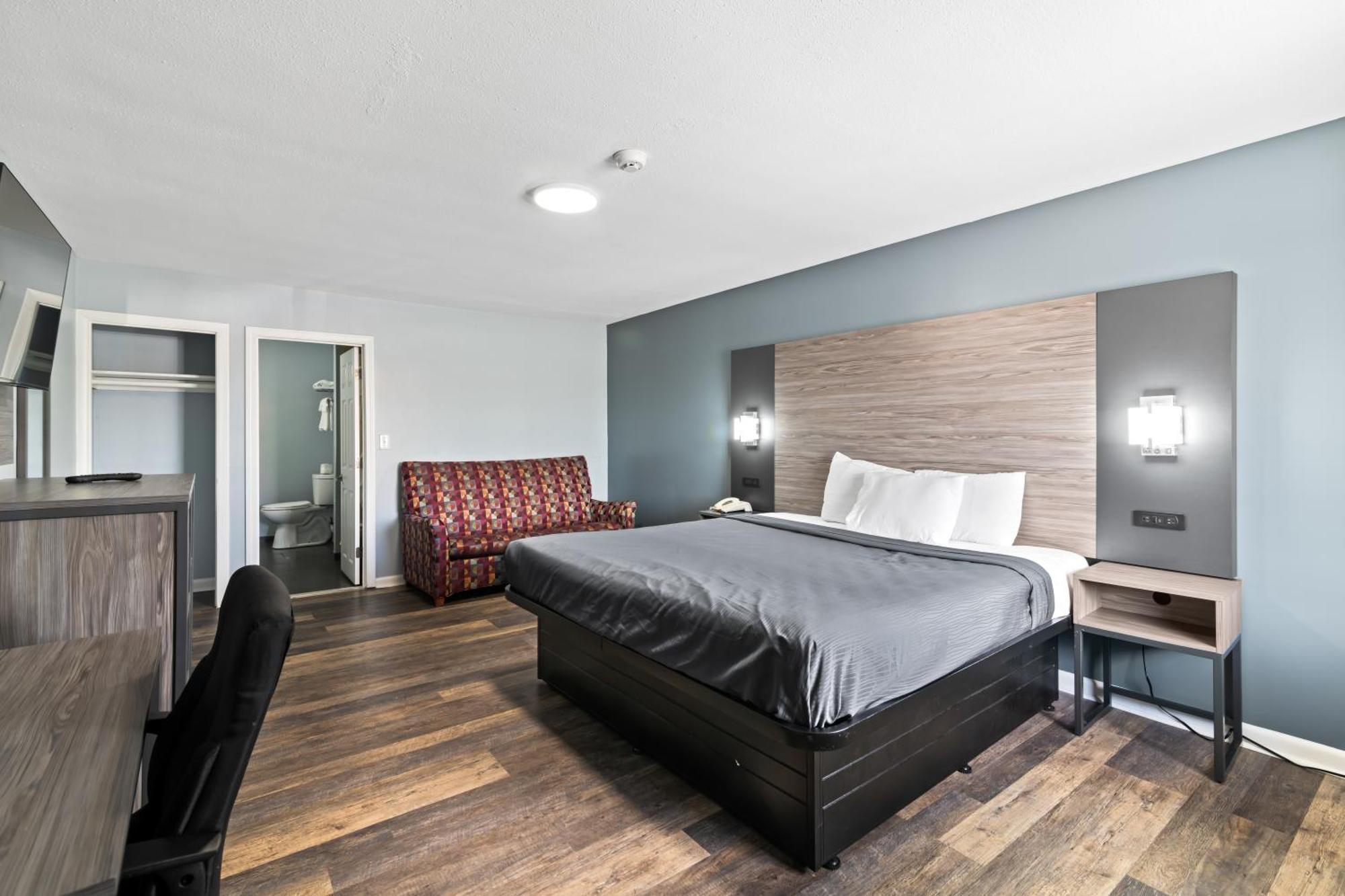 Plaza Motel