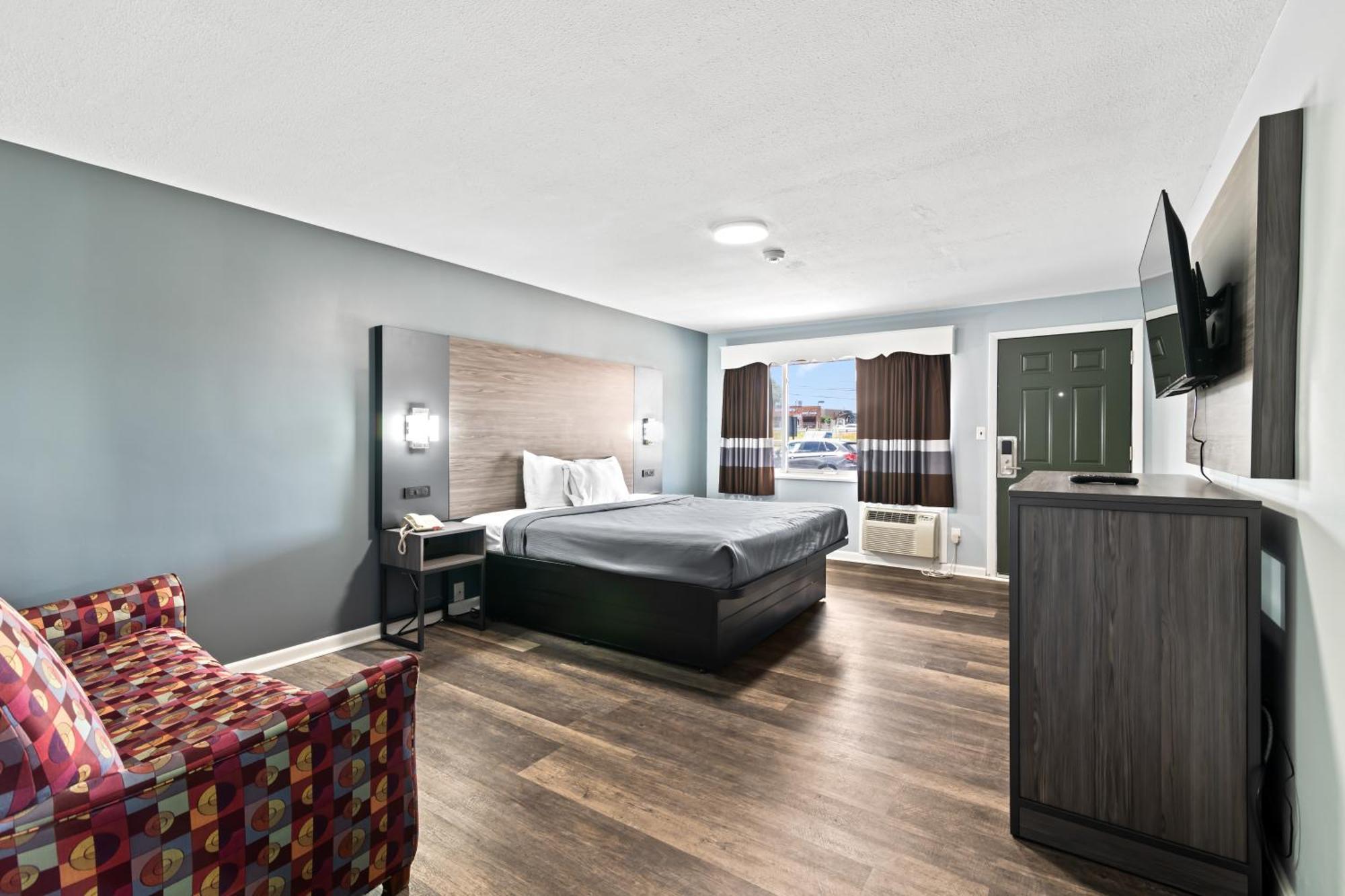 Plaza Motel