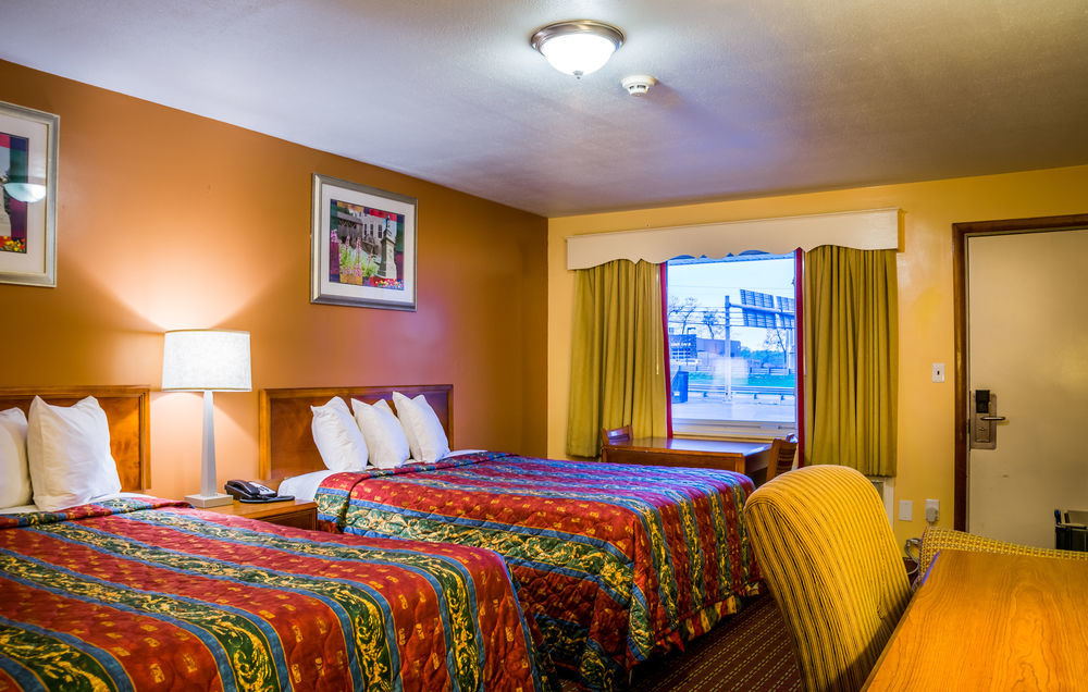 Plaza Motel