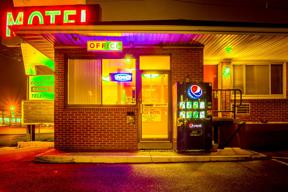 Plaza Motel 2*